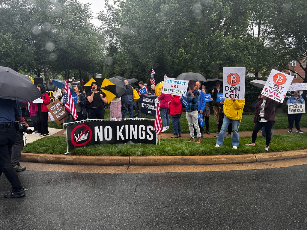 Protesto de jantar de meme Trump