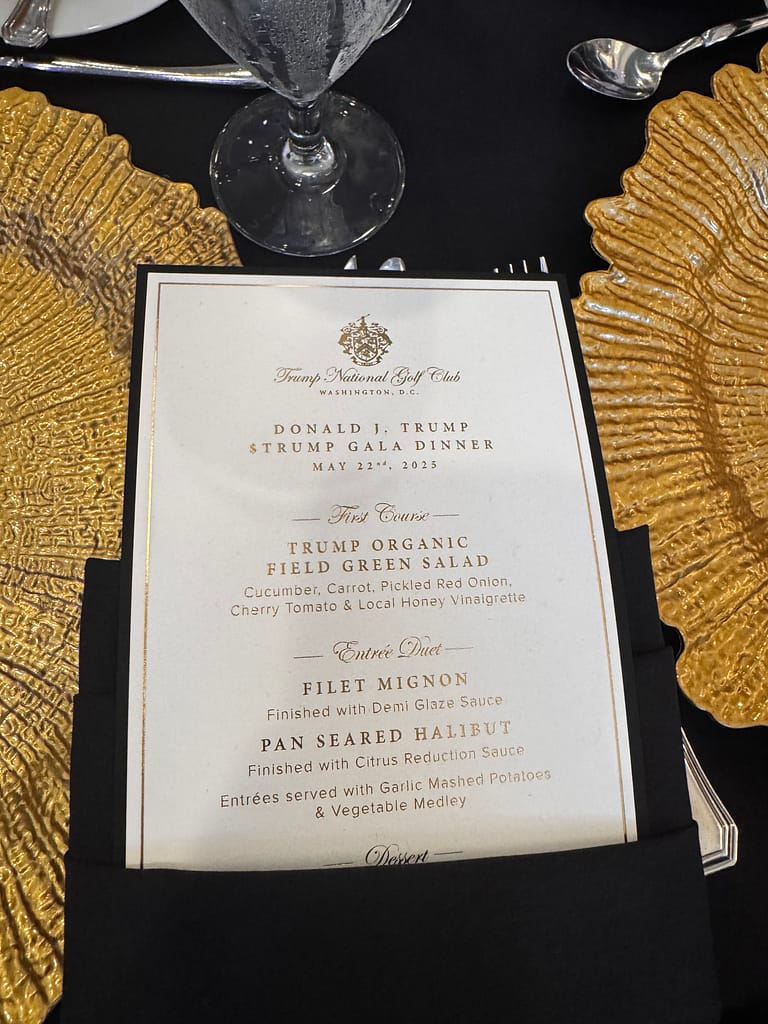 Menu do jantar de meme Trump